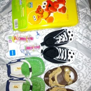 NEW BABIES 0-3 MONTHS SHOES WITH PACIFIER CLIPS AND SESSAME STREET WIPES BOX